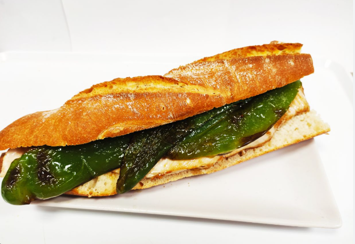 Bocadillo De Ternera Y Pimientos Verdes Bocadillo De Ternera Y Pimientos Verdes